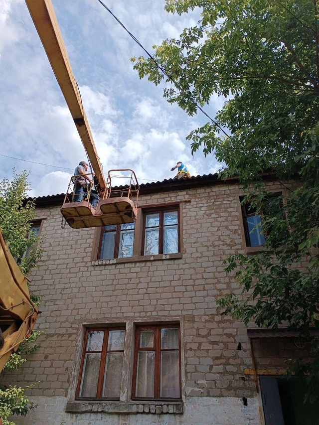 Специалисты Магаданской области отремонтировали крыши 2 домов в Ждановке.
