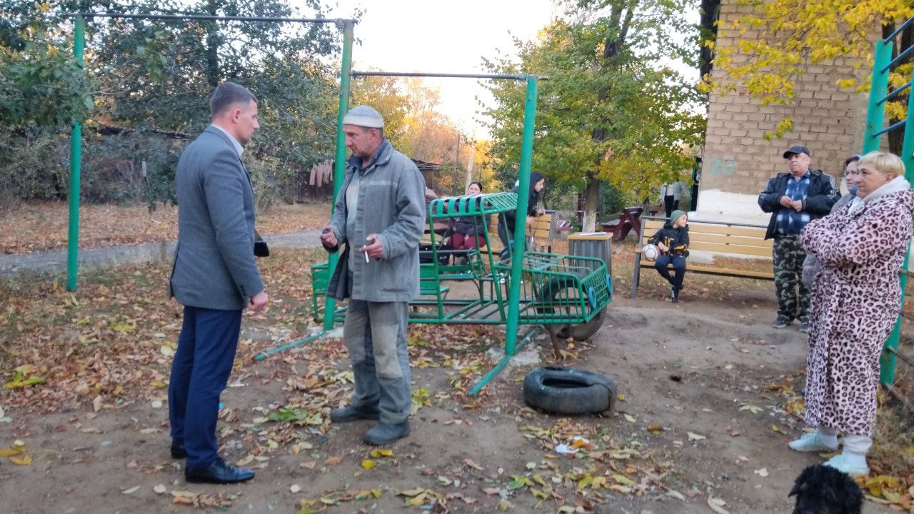 Сход граждан по вопросу благоустройства территории детской площадки.