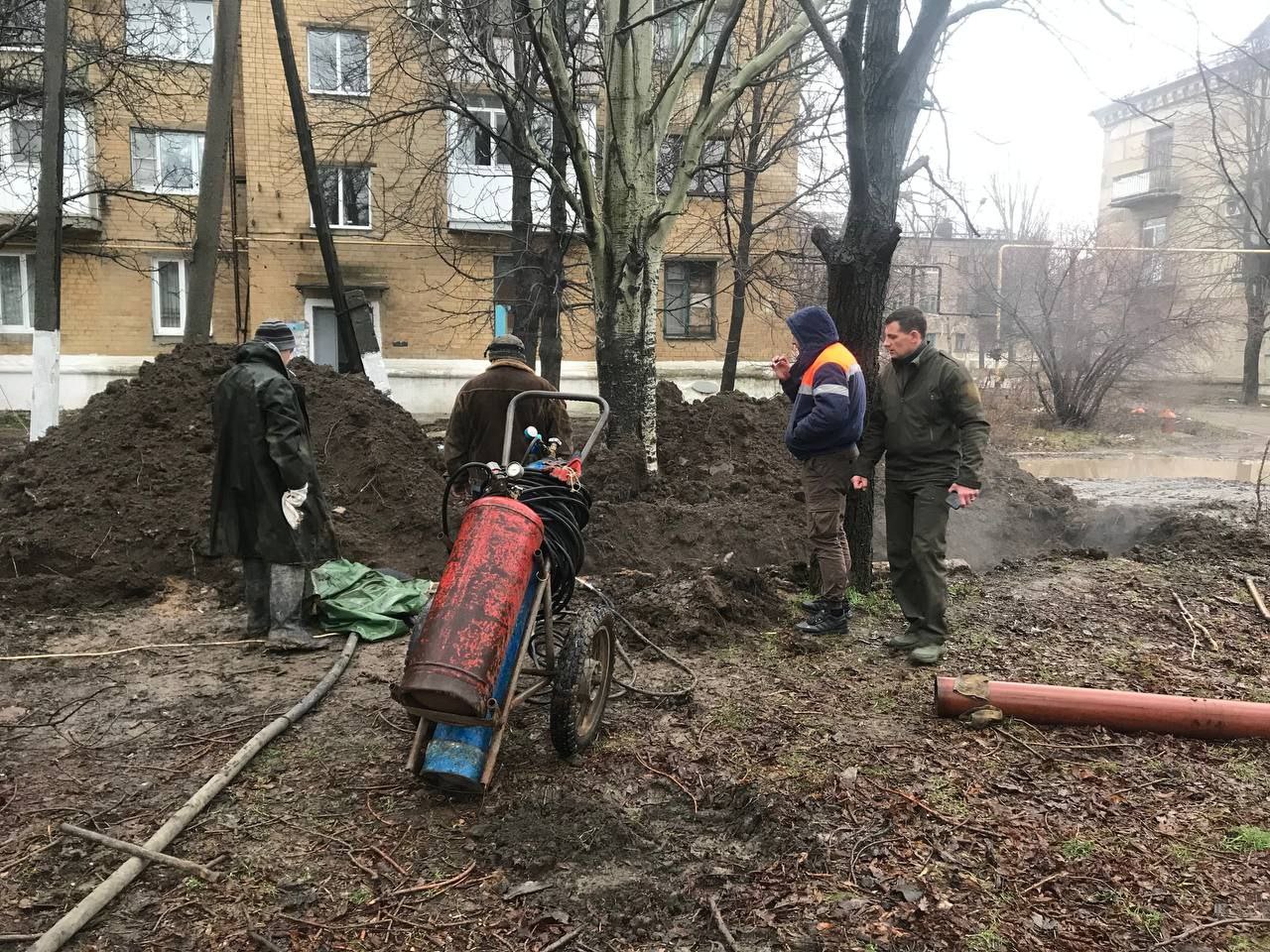 Устранение порыва теплотрассы в Ждановке.