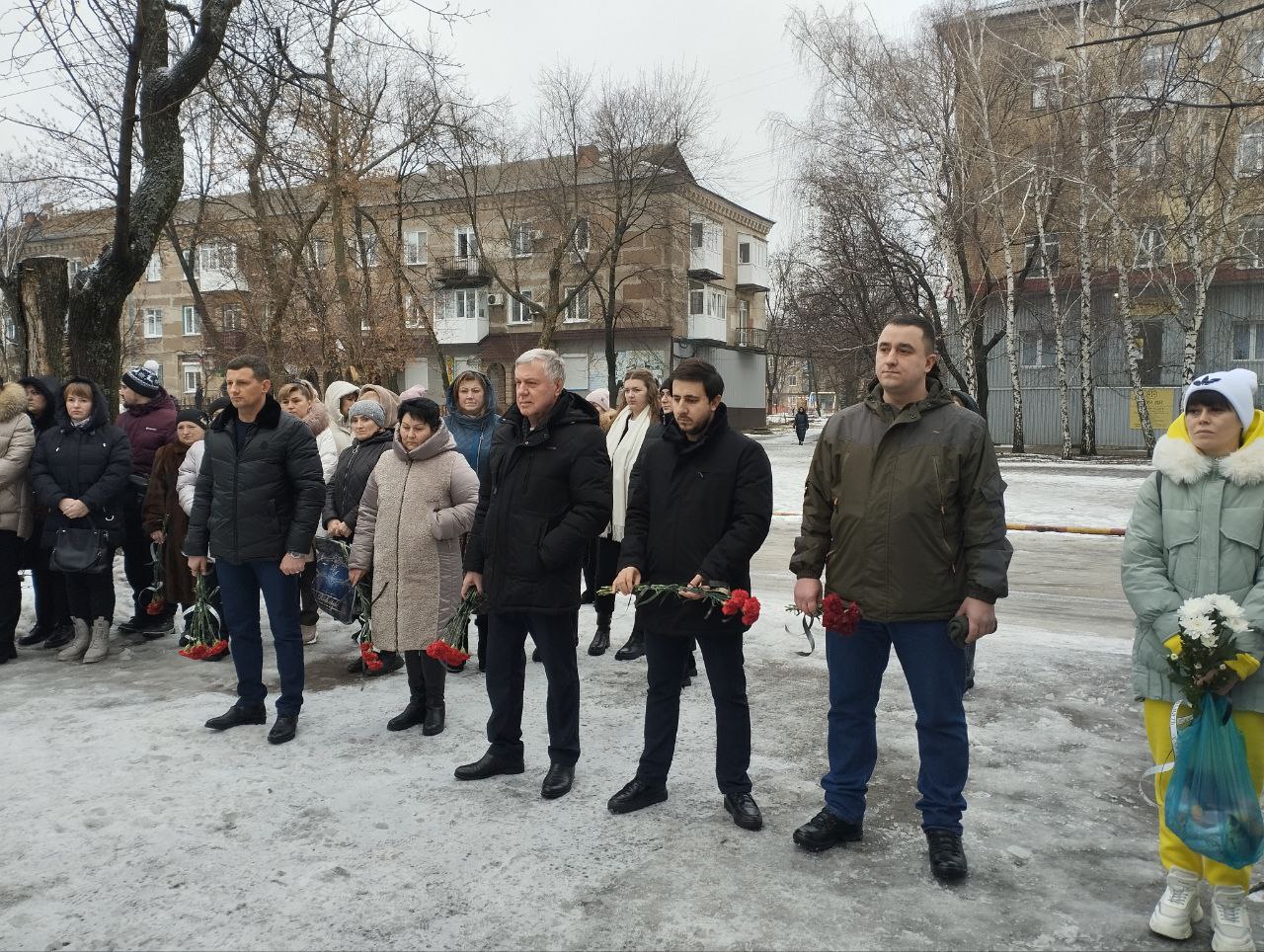 Возложение цветов в Ждановке в честь 80-й годовщины снятия блокады Ленинграда.