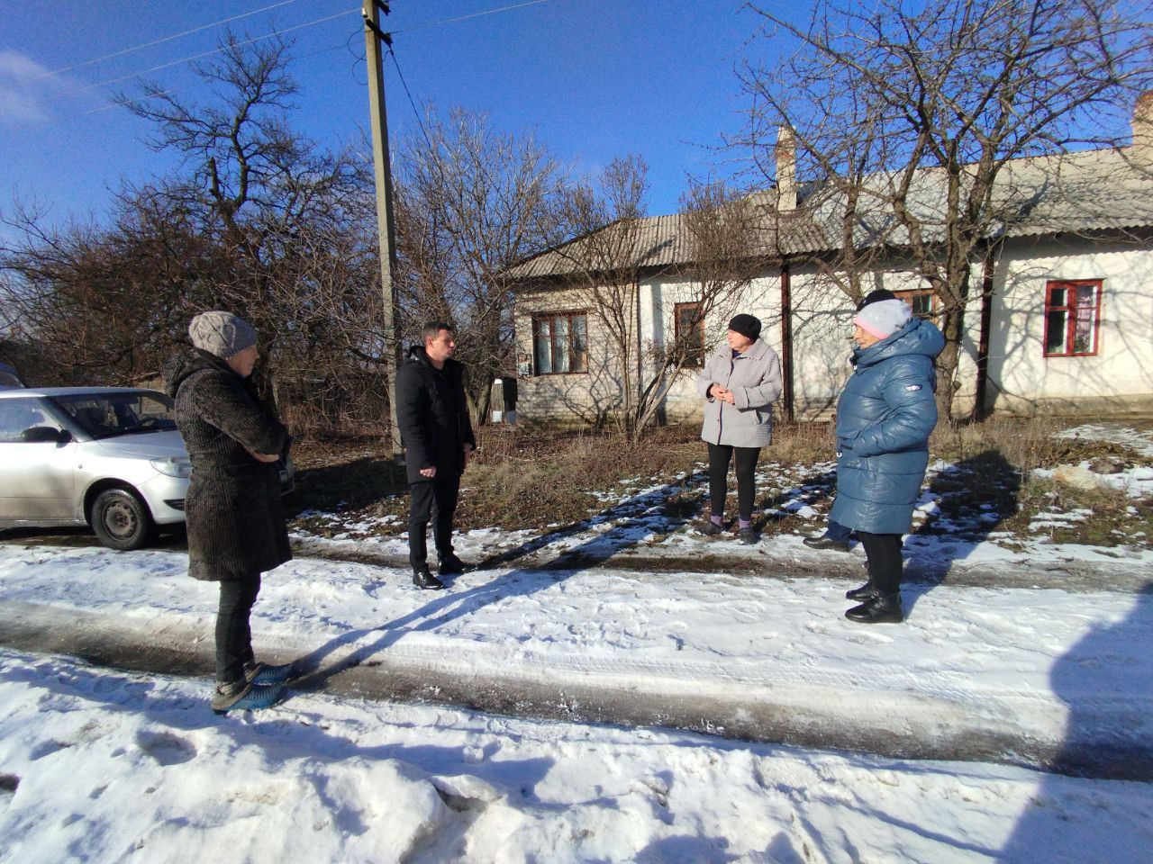 Встреча с населением в пос. Молодой Шахтёр.