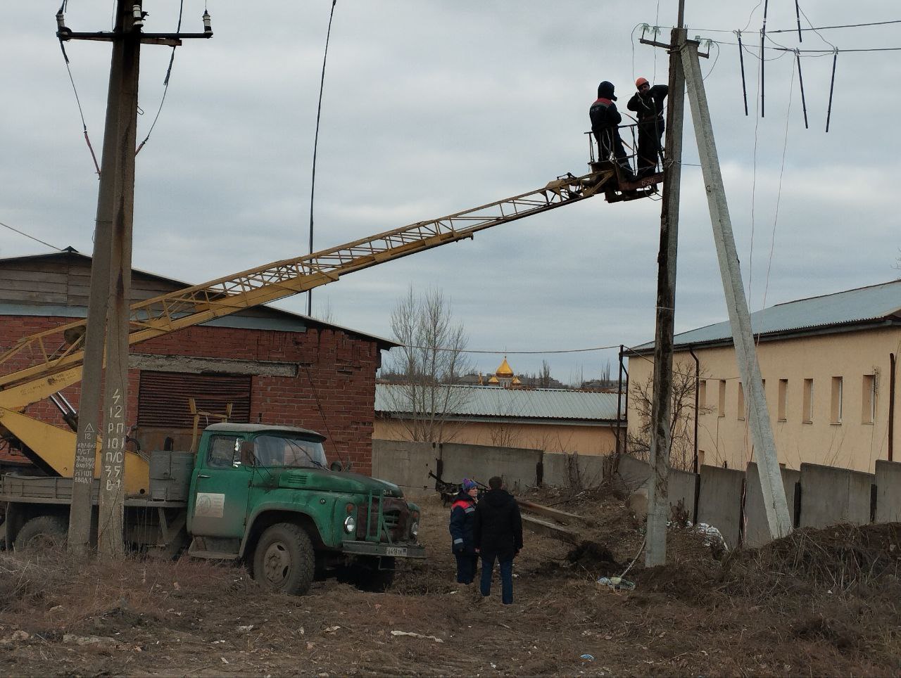 В Ждановке ведутся ремонтные работы.