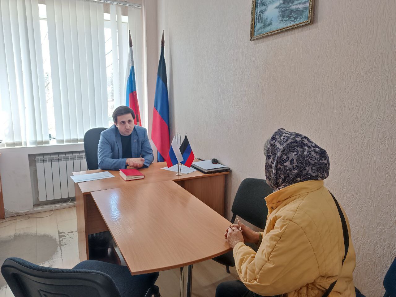 В Ждановке заместитель главы Шахтерского МО провел прием граждан.