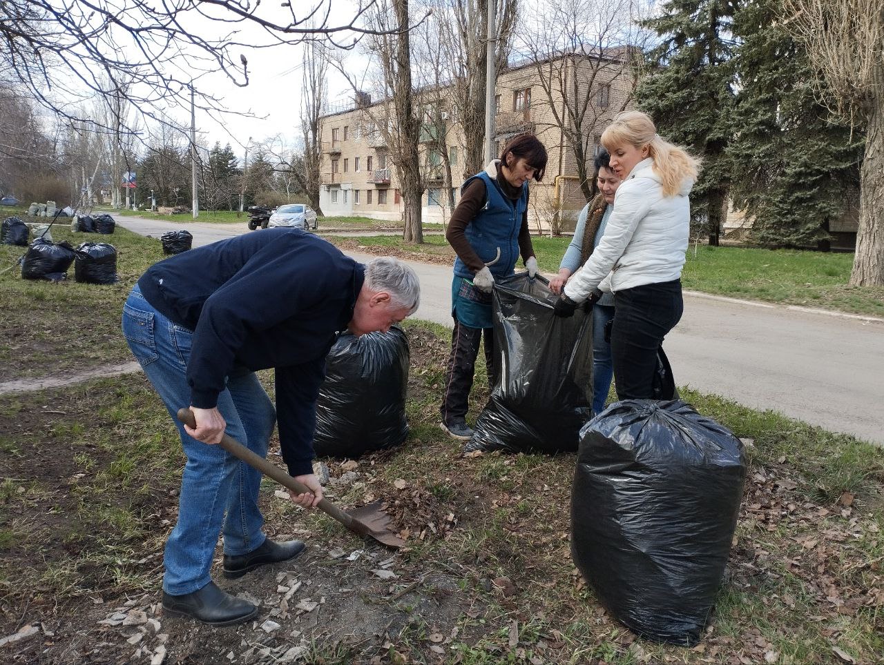 В Ждановке прошел субботник.