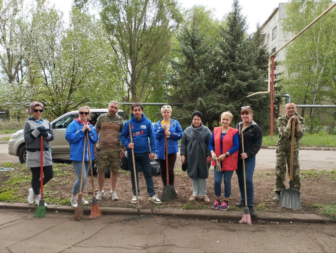 Ждановцы приняли участие в общегородском субботнике.