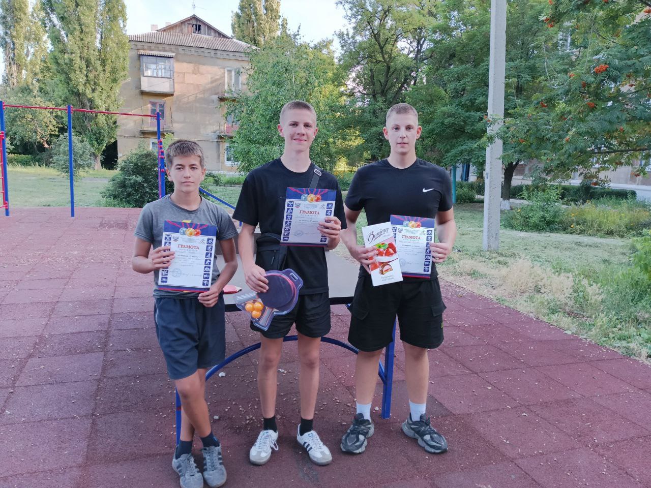 В Ждановке прошли соревнования по настольному теннису.