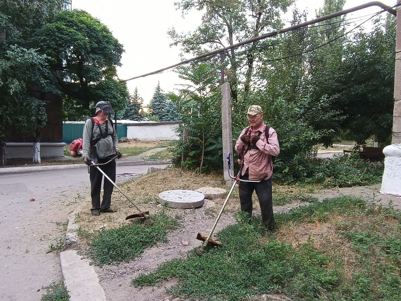 В Ждановке ведутся работы по благоустройству.