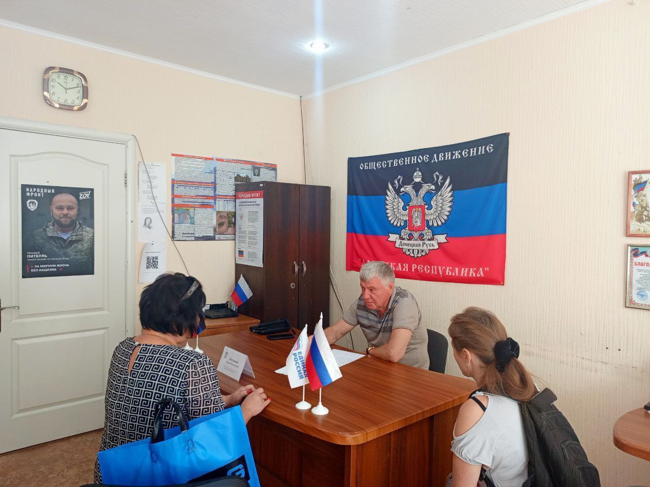 Заместитель председателя Шахтерского муниципального совета провел личный прием граждан в Ждановке.