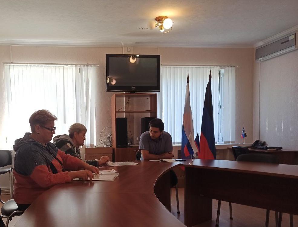 Замглавы Шахтерского муниципального округа ответил на вопросы жителей Ждановки.