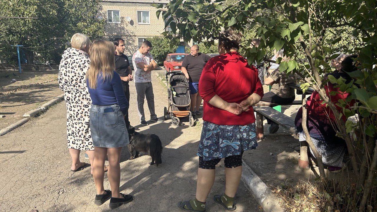 Заместитель главы провел встречу с жителями Ждановки.