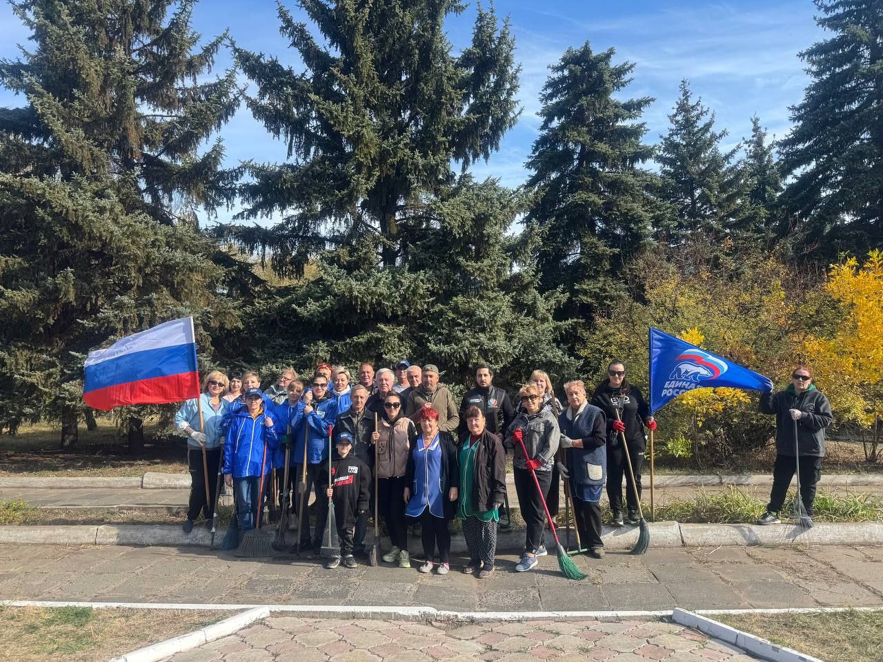В Ждановке прошел общерегиональный субботник.