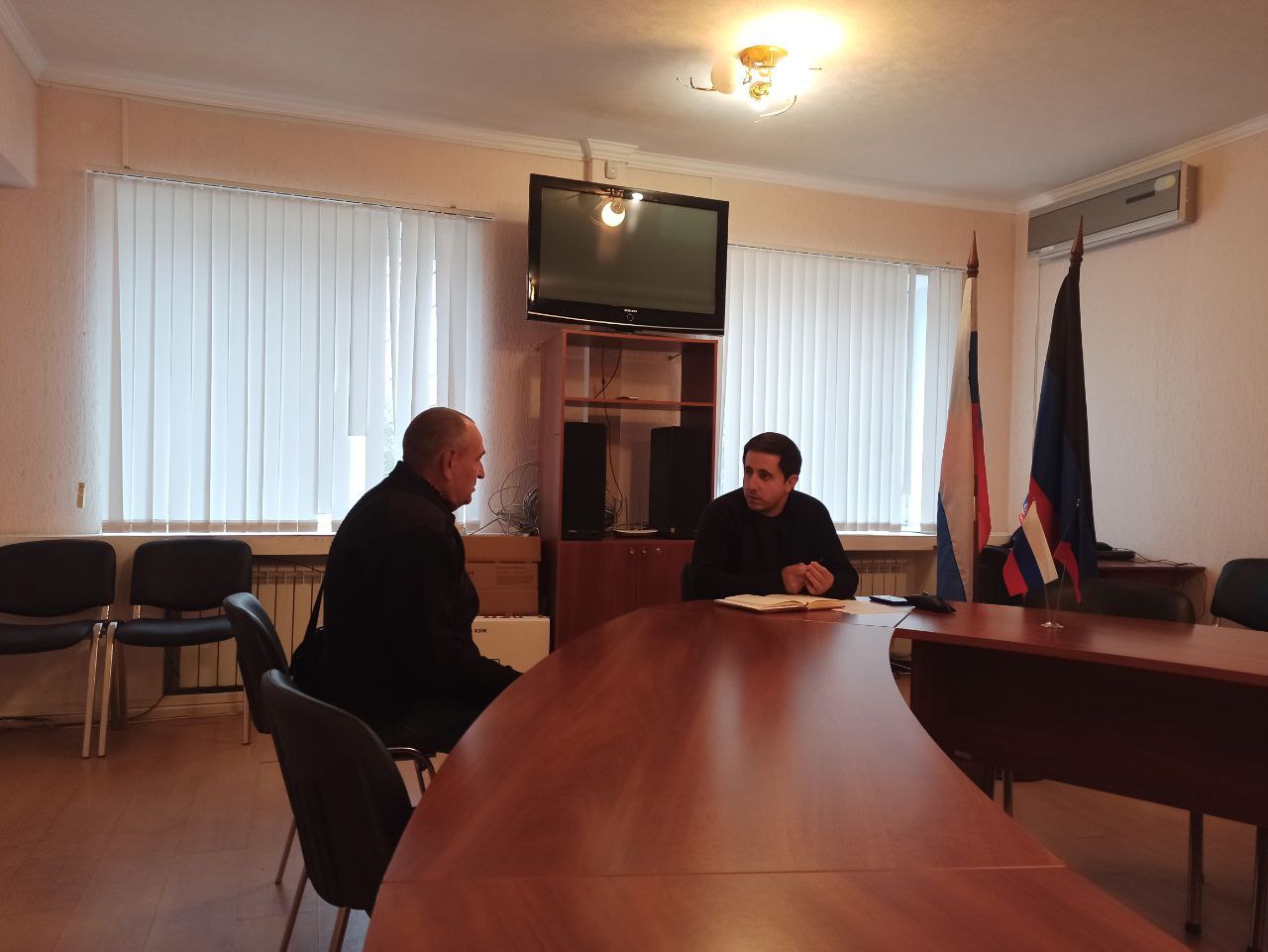 Замглавы Шахтерского муниципального округа ответил на вопросы жителей Ждановки.