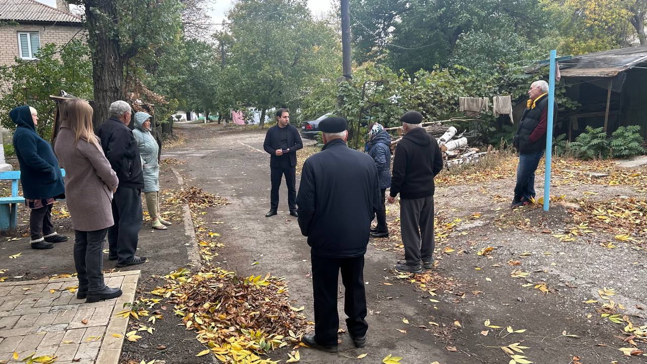 Заместитель главы Шахтерского муниципального округа обсудил с ждановцами коммунальные вопросы.