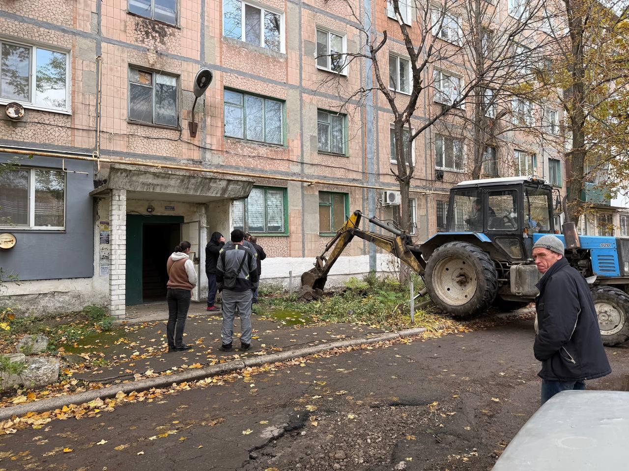 Магаданская область восстанавливает водоснабжение в пятиэтажке Ждановки.