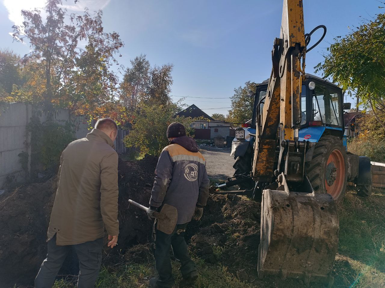 В Ждановке устраняют порыв теплотрассы.