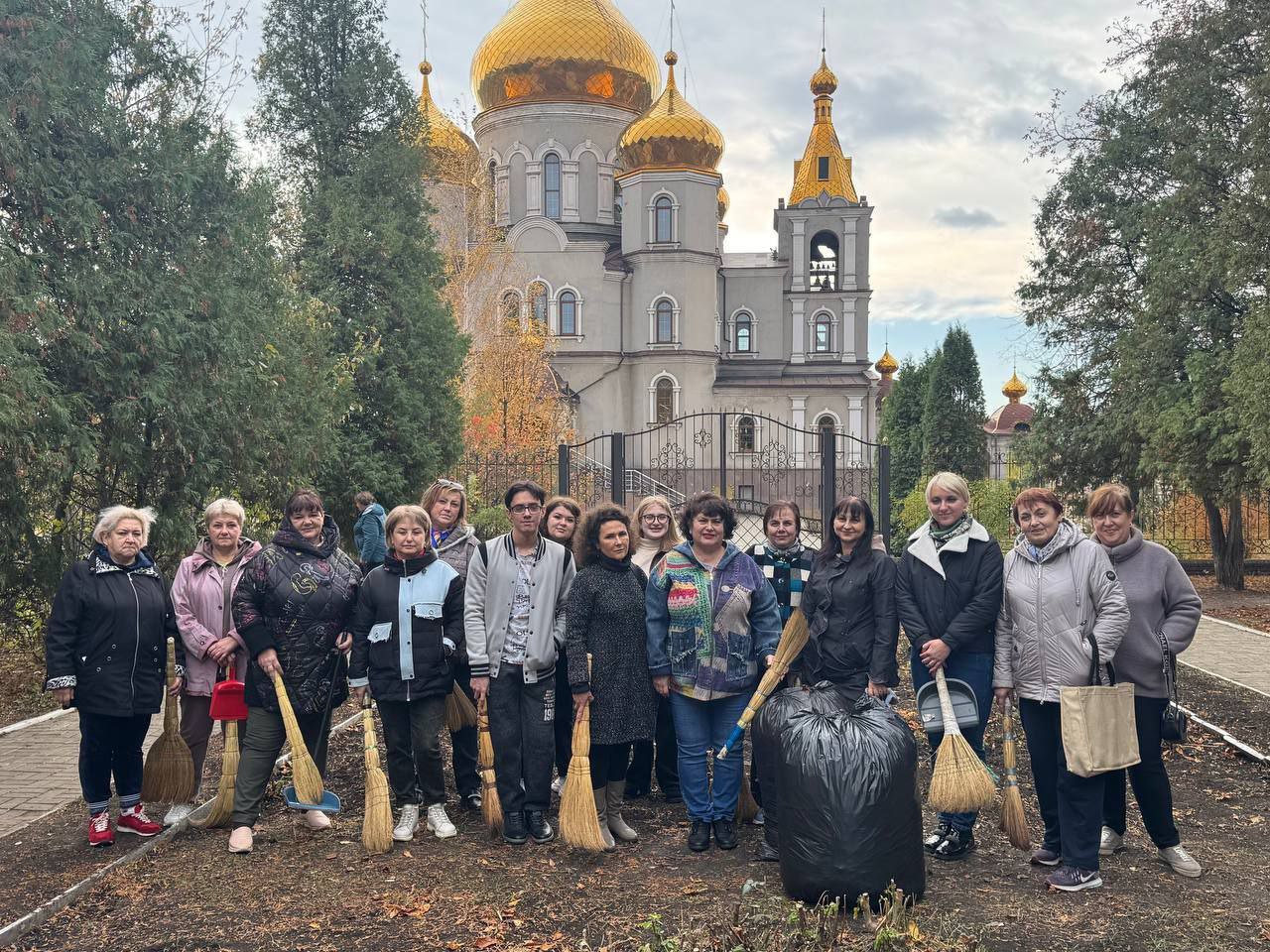 В ЖдановВ Ждановке прошел общегородской субботникке прошел общегородской субботник.