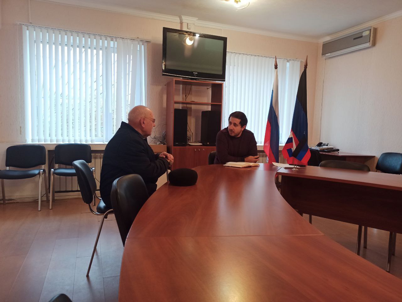 Замглавы Шахтерского муниципального округа ответил на вопросы жителей Ждановки.