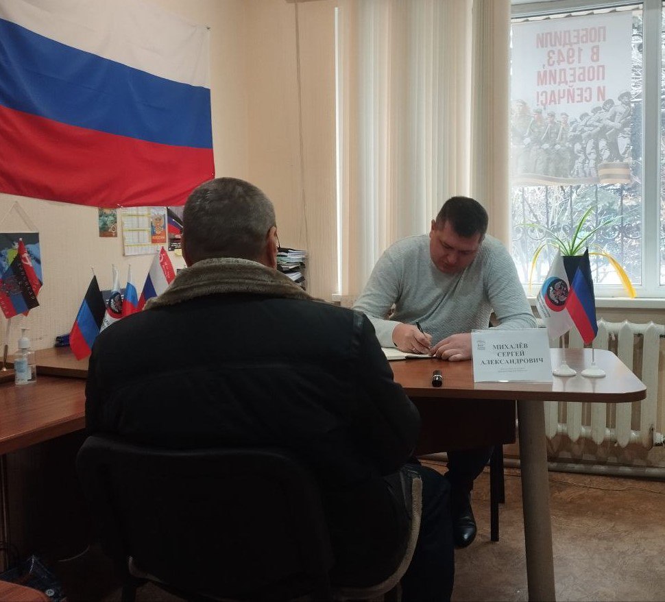 Депутат Народного Совета ДНР ответил на вопросы ждановцев.