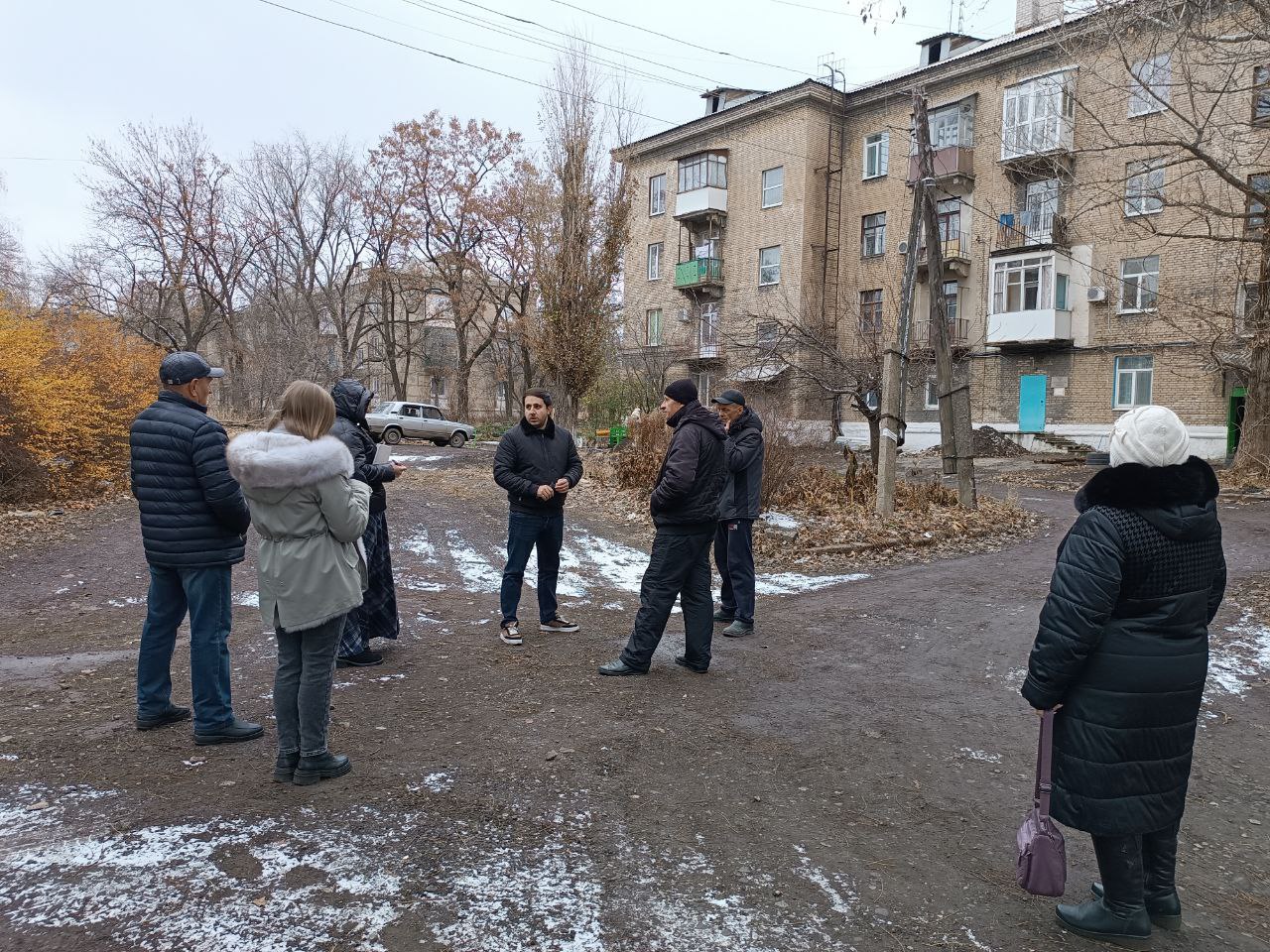 Замглавы администрации Шахтерского муниципального округа встретился с жителями Ждановки.