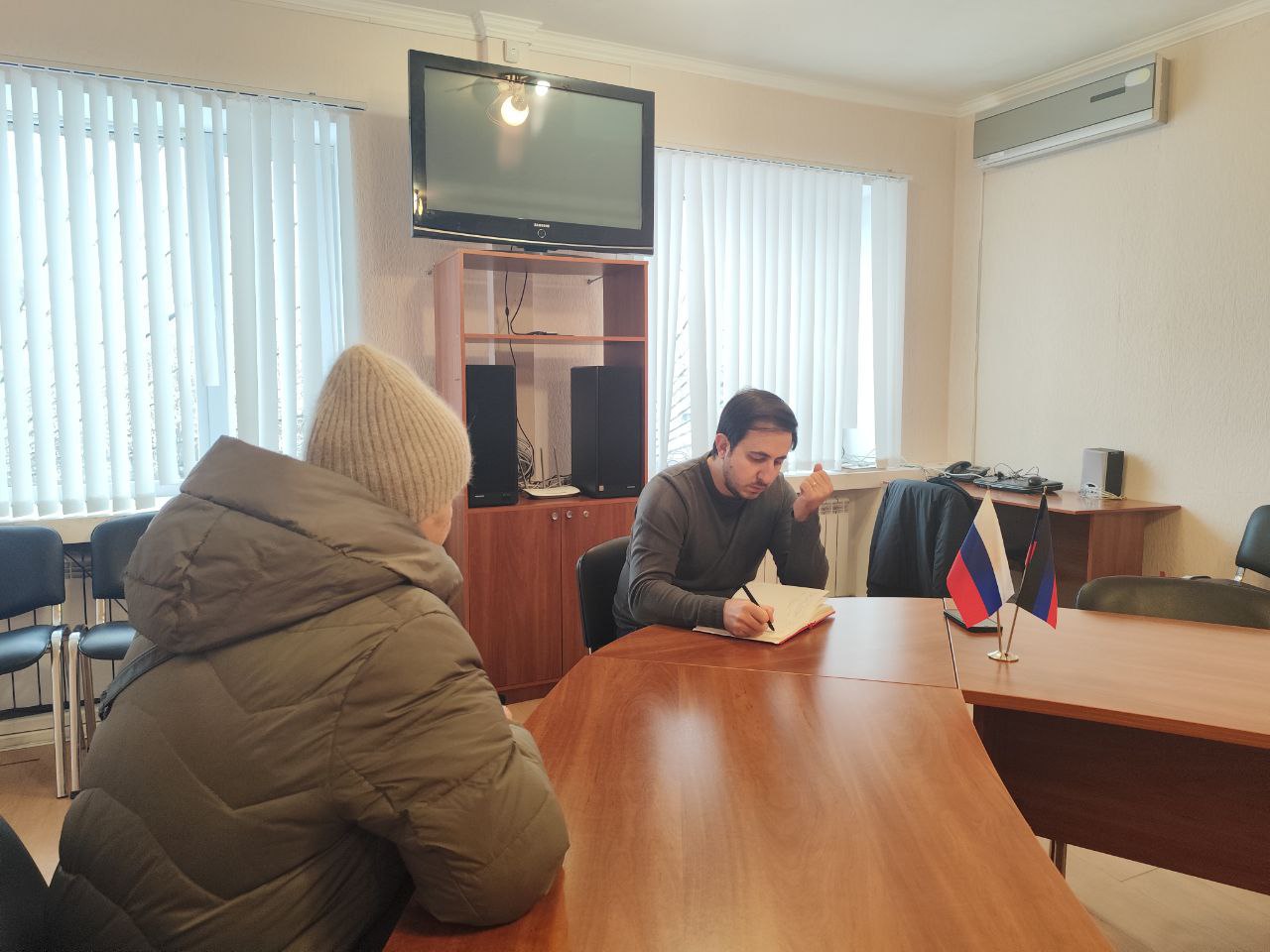 Замглавы Шахтерского муниципального округа ответил на вопросы жителей Ждановки.