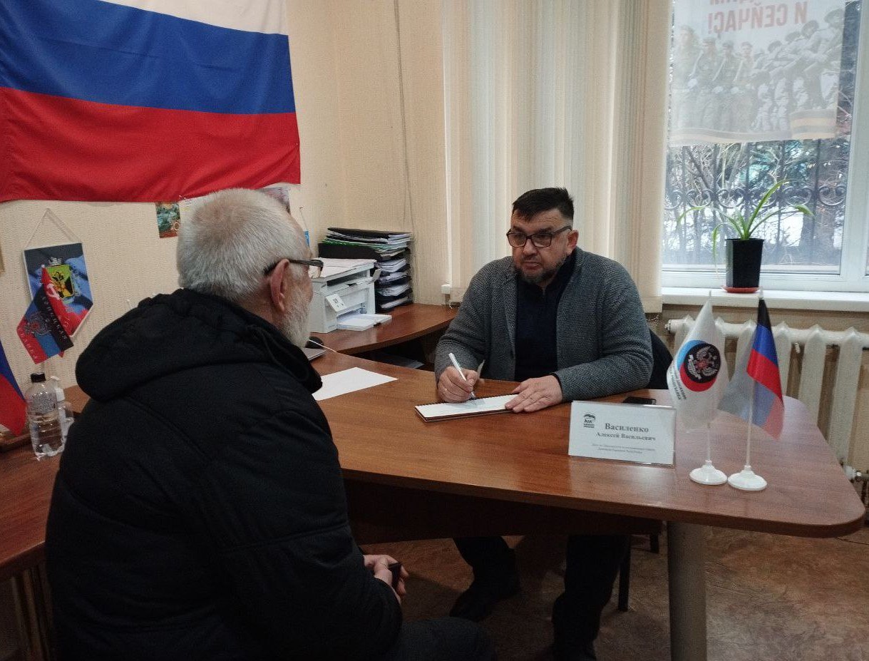 Депутат Шахтерского муниципального совета ответил на вопросы ждановцев.