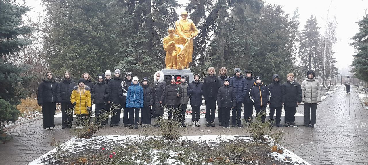 Школьники Ждановки поучаствовали во Всероссийской акции «Помним героев».