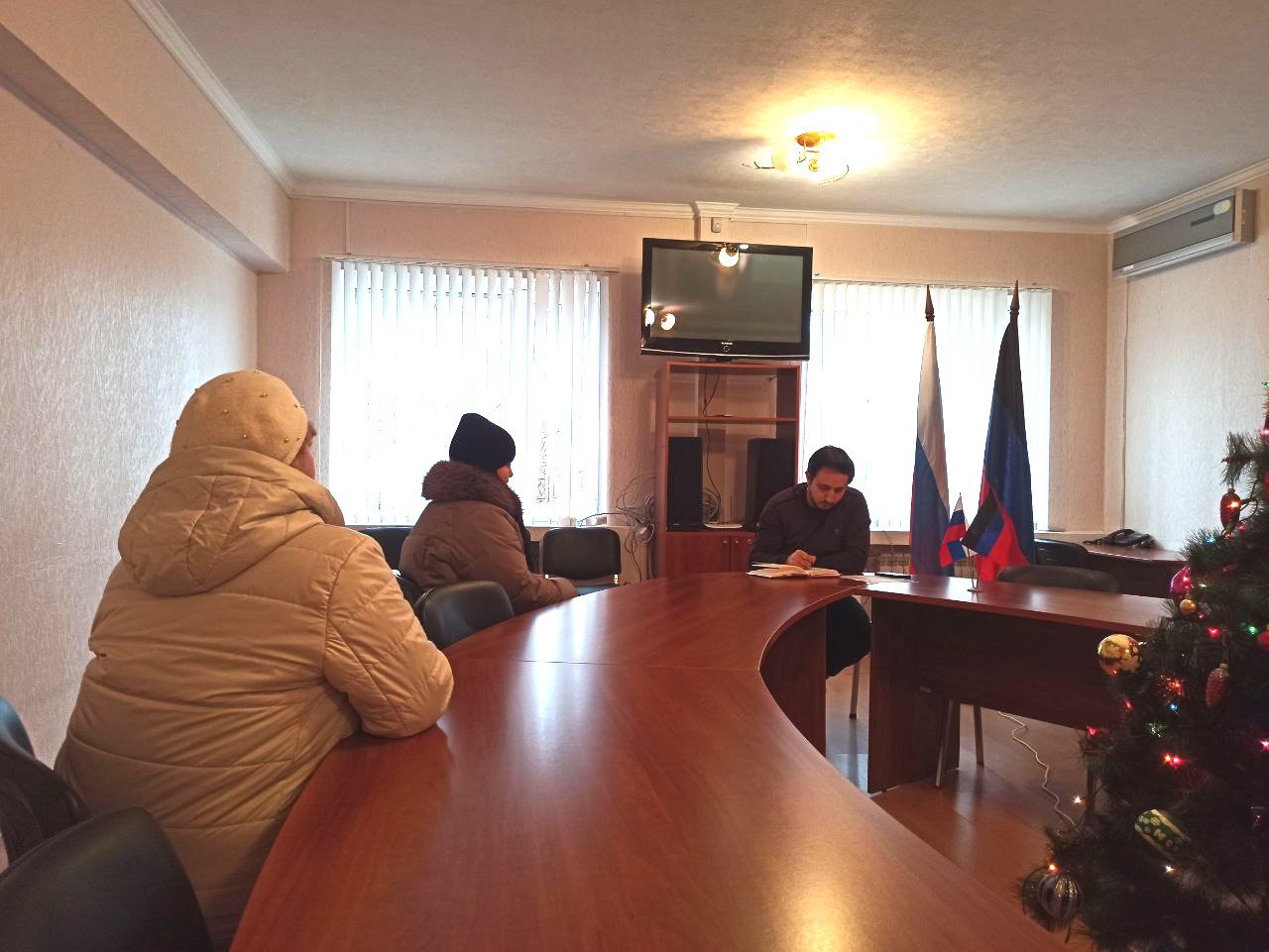 Замглавы Шахтерского муниципального округа ответил на вопросы жителей Ждановки.