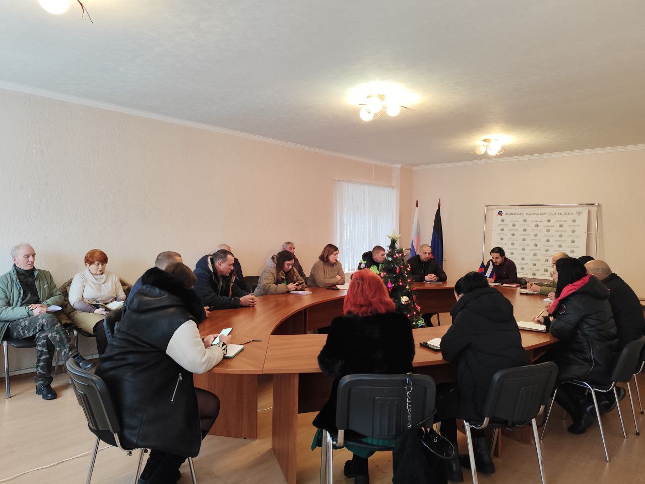 В Ждановке представители органов местной власти обсудили вопросы здравоохранения и отопительного периода.