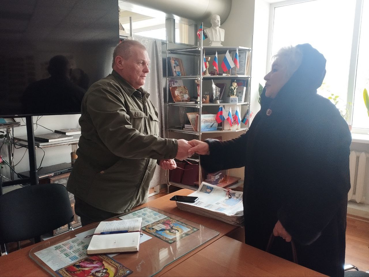 Депутат Шахтерского муниципального совета ответил на вопросы ждановцев.