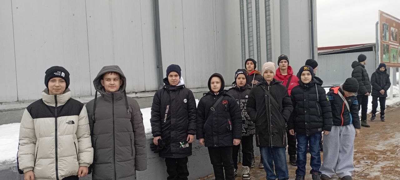 Ждановские гвардейцы посетили Московский кинологический центр.