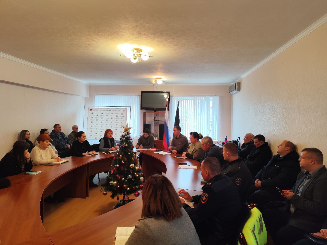 В Ждановке представители органов местной власти обсудили текущие вопросы жизнедеятельности города.