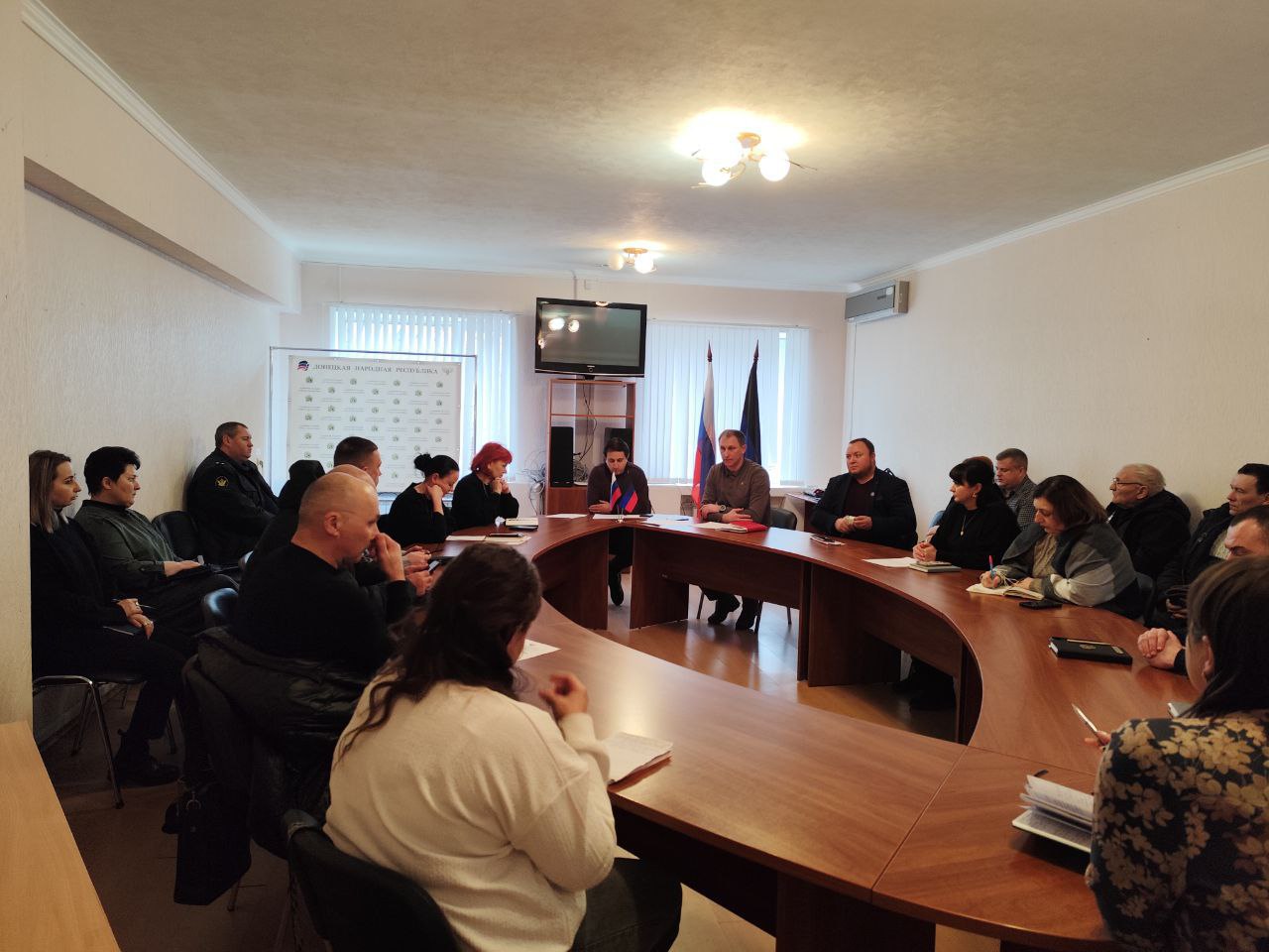 В Ждановке представители органов местной власти обсудили текущие вопросы жизнедеятельности города.