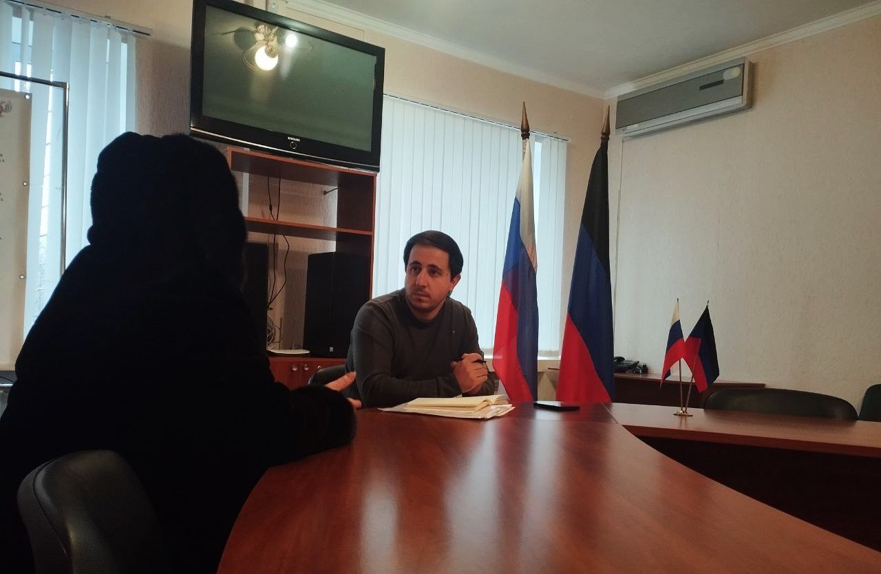 Замглавы Шахтерского муниципального округа ответил на вопросы жителей Ждановки.