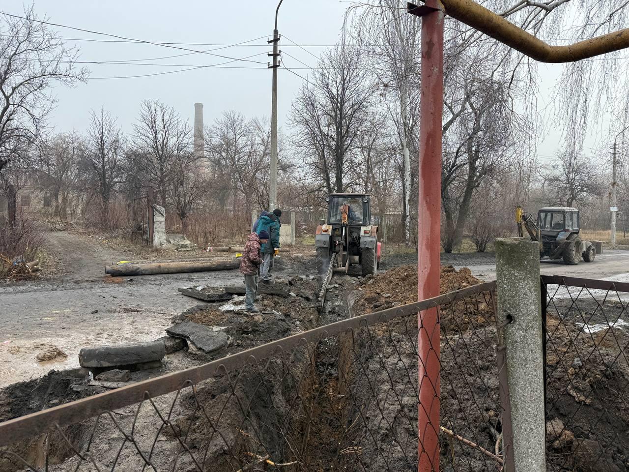 В Ждановке проведены ремонтные работы системы водоотведения.