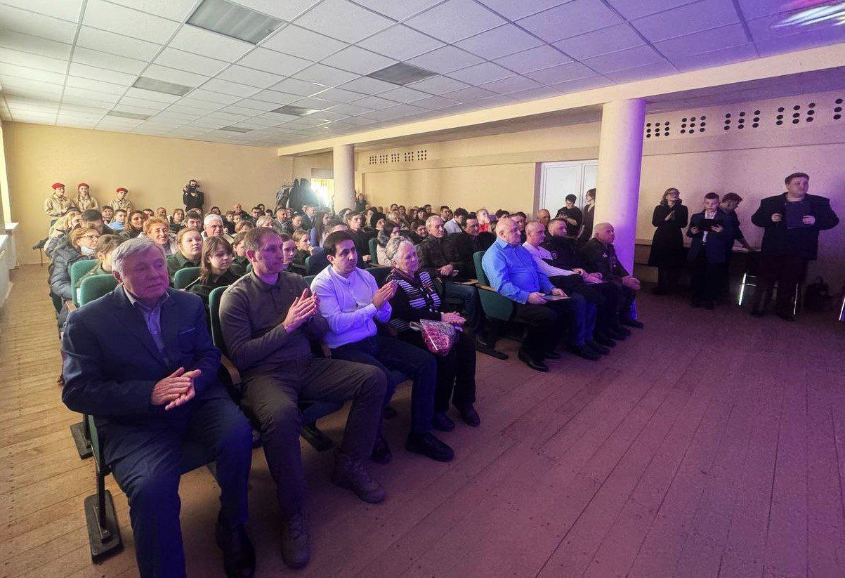 В Ждановке прошел концерт ко Дню защитника Отечества.