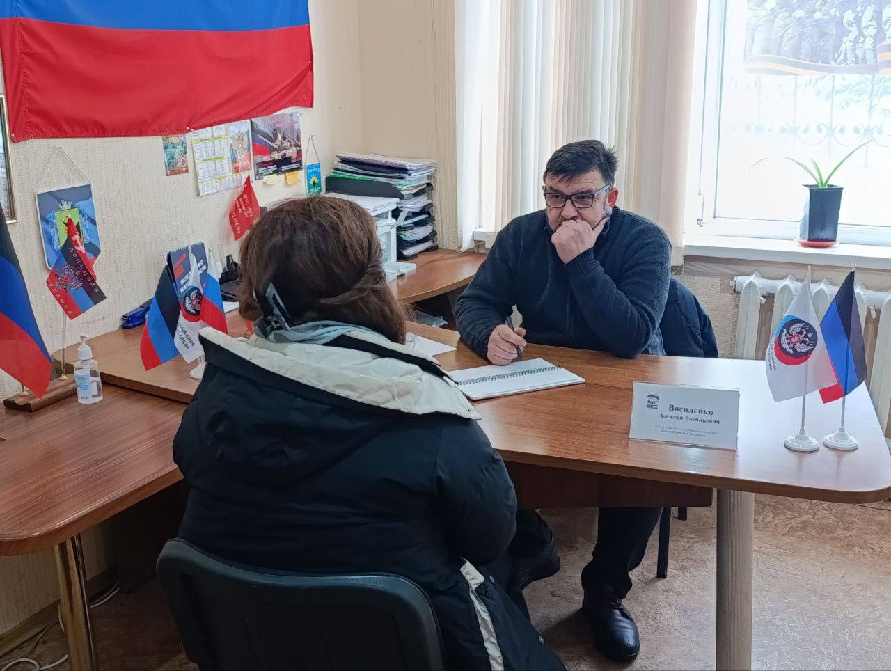 Депутат Шахтерского муниципального совета ответил на вопросы жителей в Ждановке.