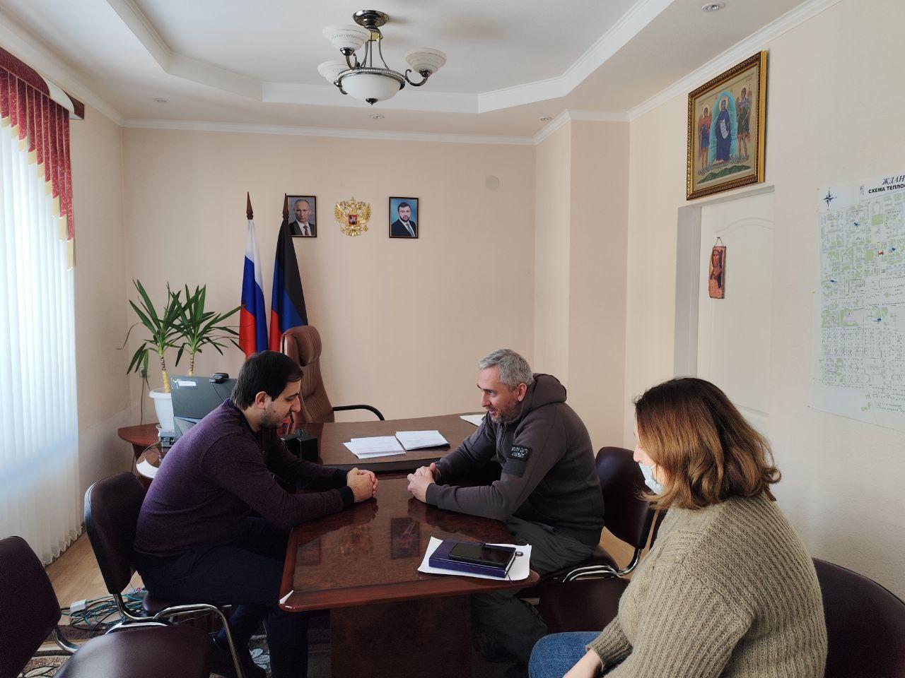 Специалисты Магаданской области помогут отремонтировать машину для подвоза воды в Ждановке.