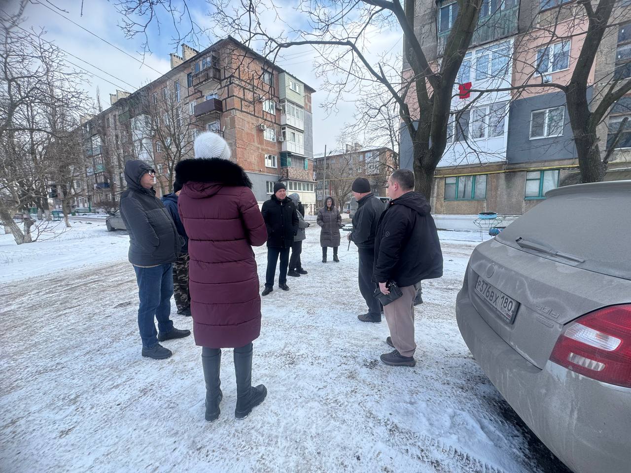 Заместитель председателя Шахтерского муниципального совета ответил на вопросы жителей Ждановки.