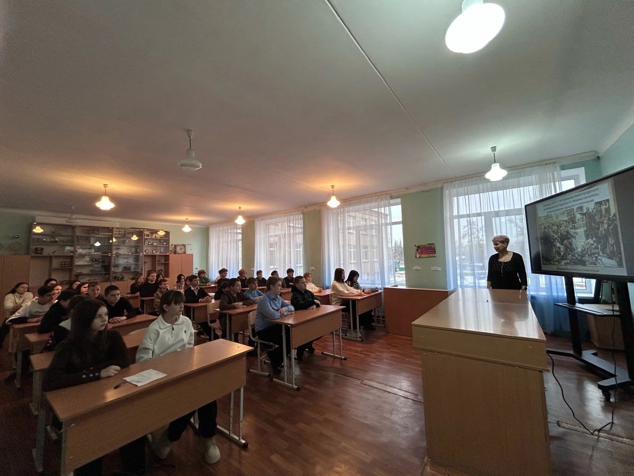 В школе Ждановки прошел информационный урок о Минине и Пожарском.