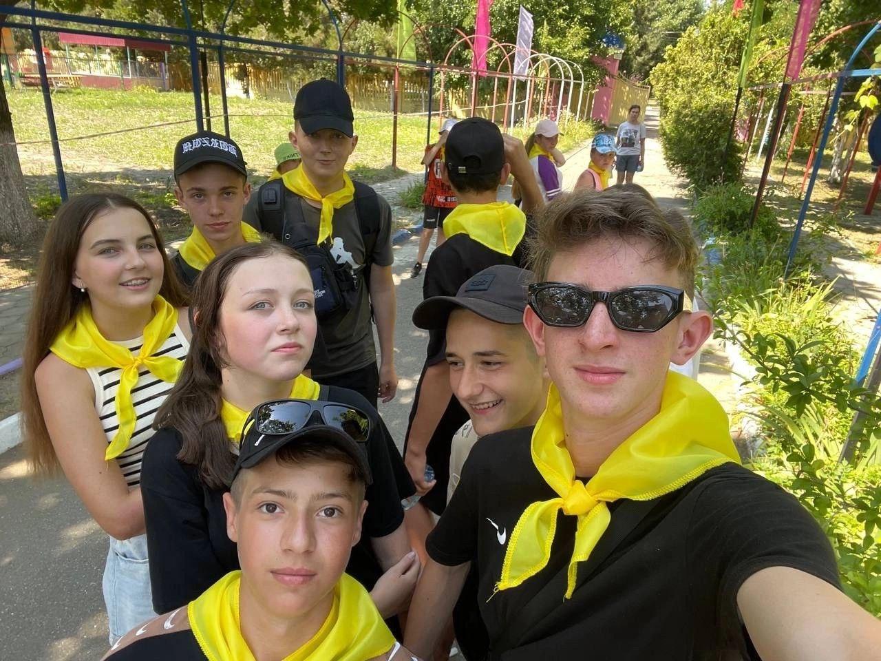 100 юных ждановцев отдохнут летом в Крыму благодаря Магаданской области.