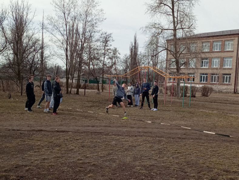 В Ждановке прошло тестирование по ГТО среди юношей и девушек.