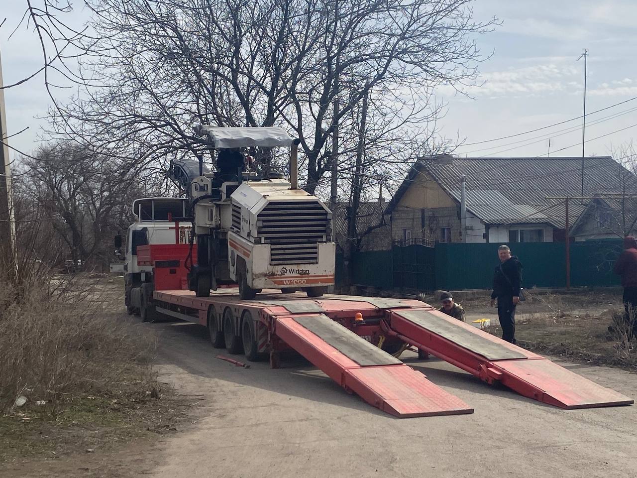 Магаданская область приступила к ремонту дорог в Ждановке.