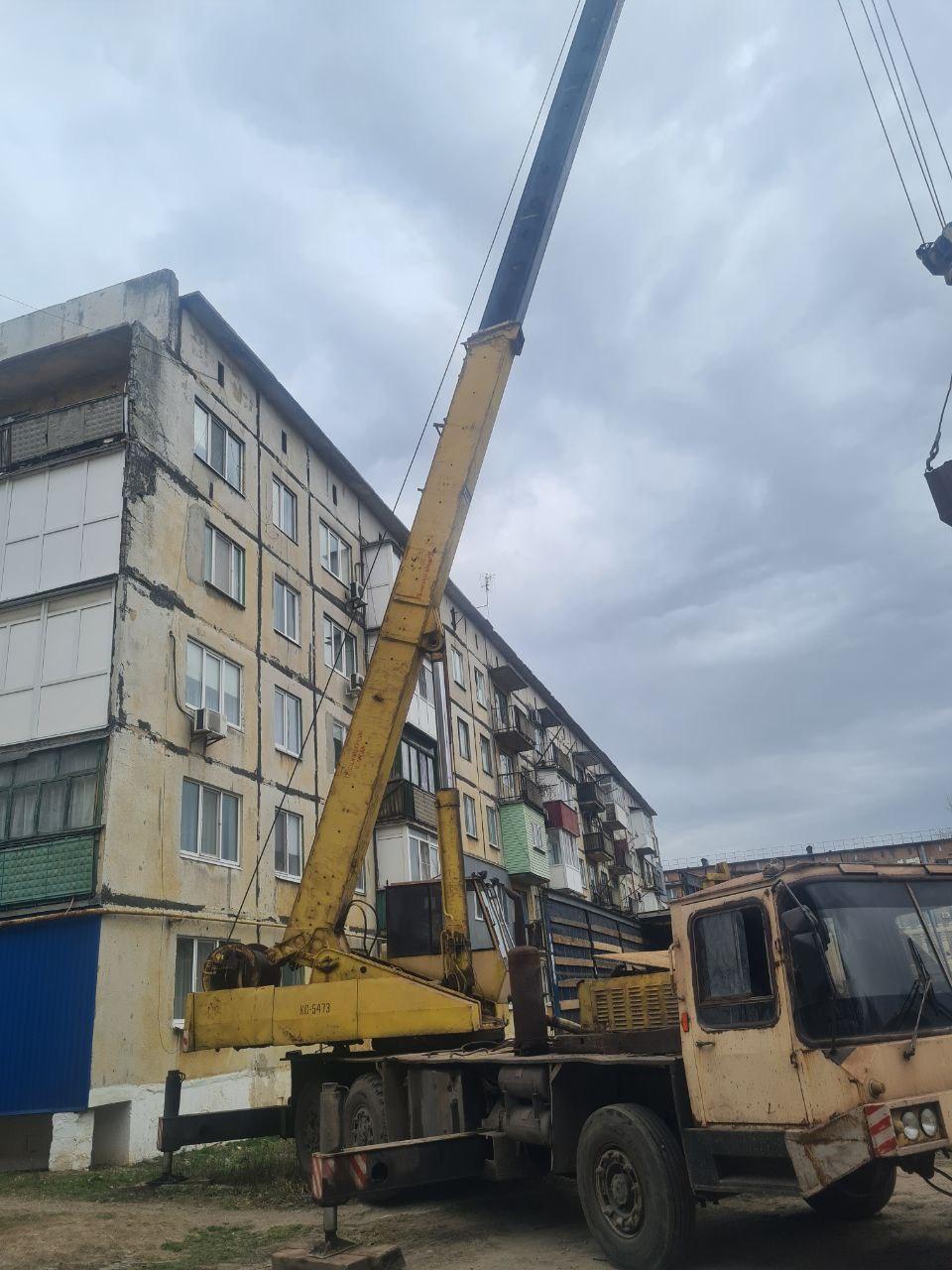 Магаданская область ремонтирует кровли четырех домов в Ждановке.