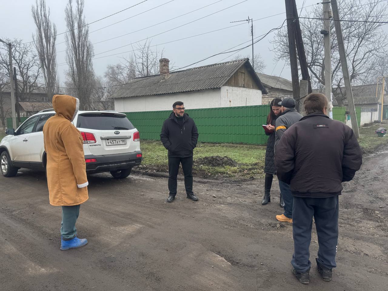 Депутат Шахтерского муниципального совета ответил на вопросы ждановцев.