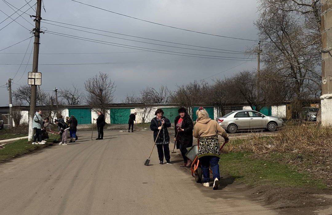Жители Ждановки присоединились к акции «Чистый четверг».