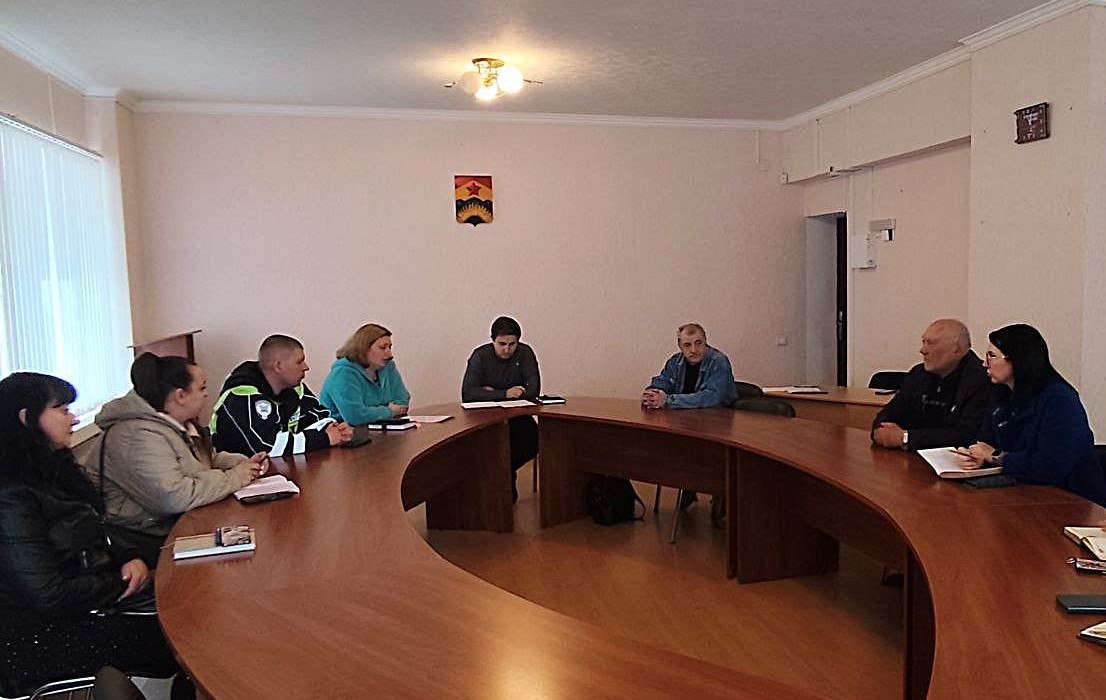 В Ждановке представители органов местной власти обсудили текущие вопросы жизнедеятельности города.