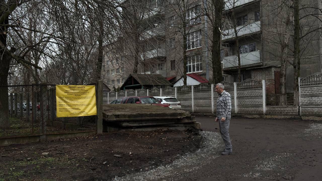 Руководитель рабочей группы Магаданской области осмотрел ход ремонтных работ дорог в Ждановке.