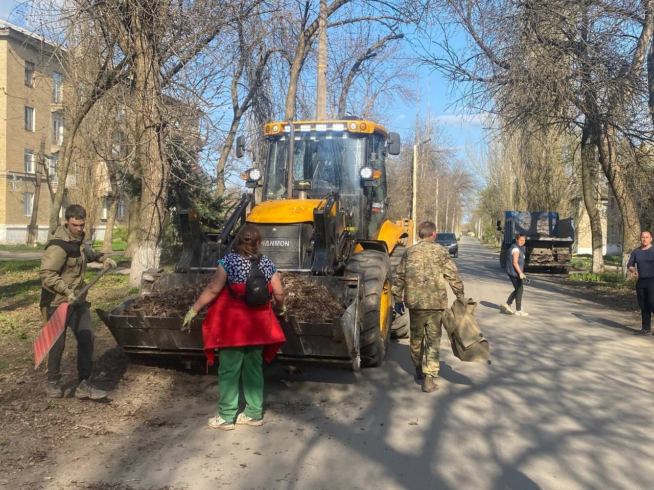 В Ждановке продолжаются работы по наведению порядка.