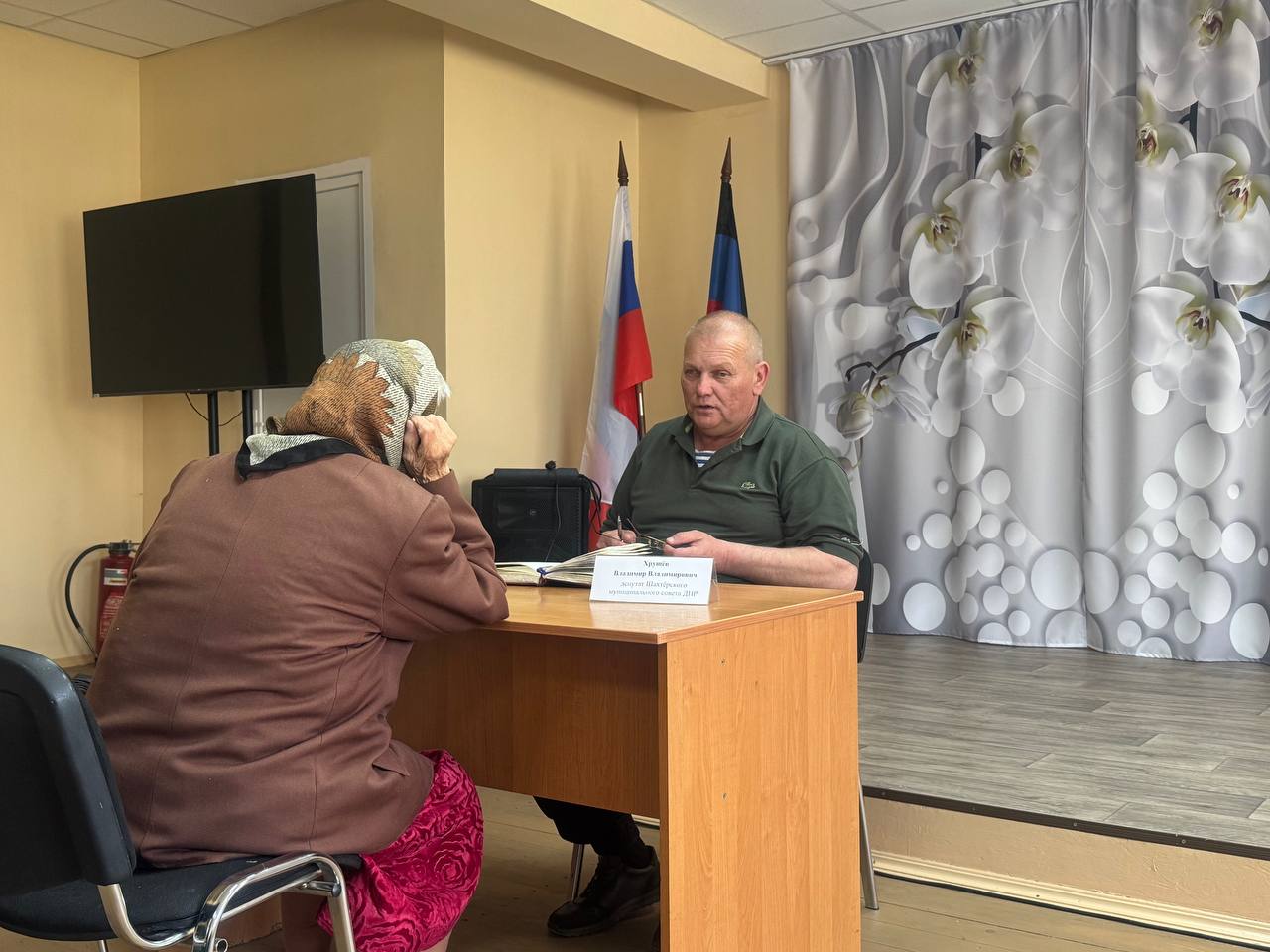 Депутат Шахтерского муниципального совета ответил на вопросы ждановцев.