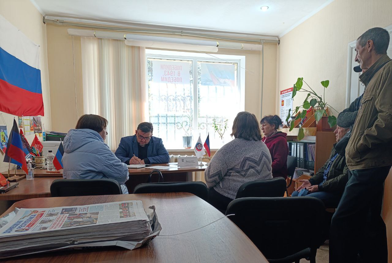 Депутат Шахтерского муниципального совета ответил на вопросы жителей в Ждановке.
